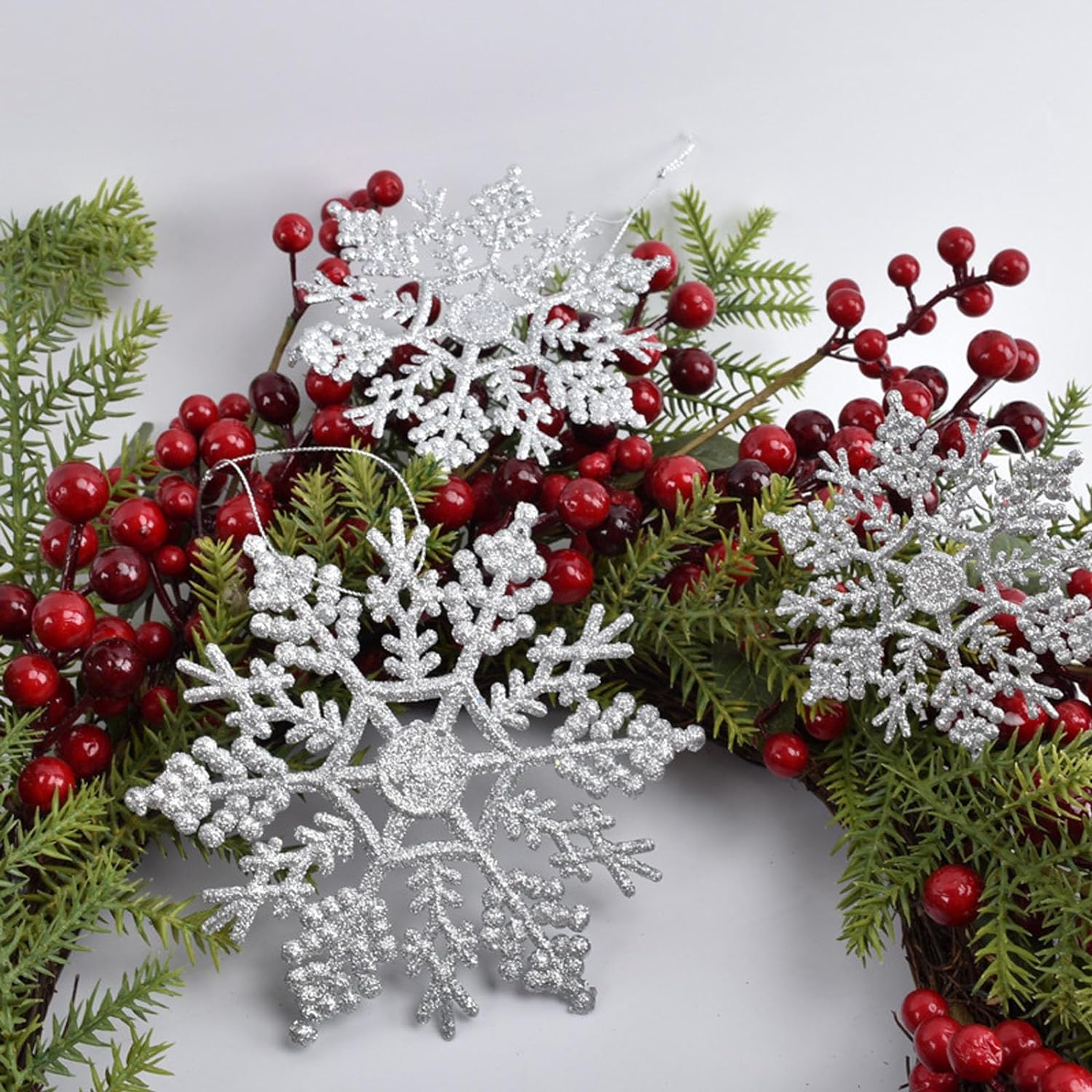 Glitter Christmas Snowflake Ornaments，40 Pack Silver Plastic Winter Wonderland Decorations for Winter Christmas Tree, W